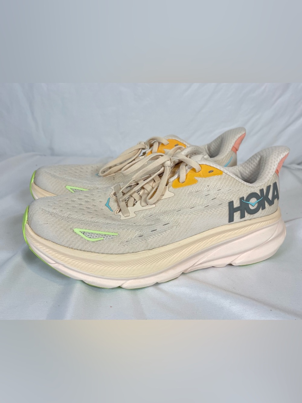HOKA Clifton 9 Women’s 8.5 Running Shoes Cream Multicolor